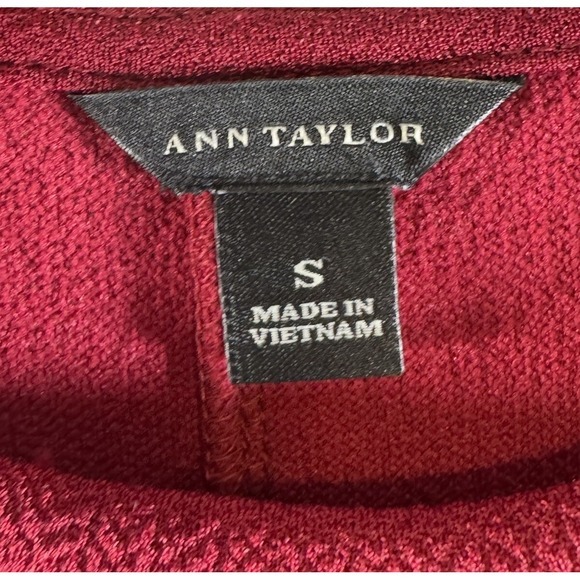 Ann Taylor Burgundy Red Textured 3/4 Sleeve Button‎ Back Blouse Top S Chic 72-31 - Picture 3 of 11